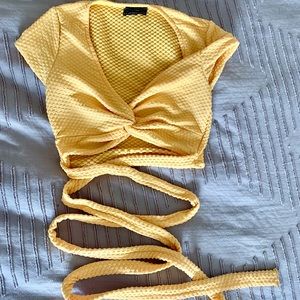 ☀️Urban Outfitters Twist-Front Cropped Wrap tank